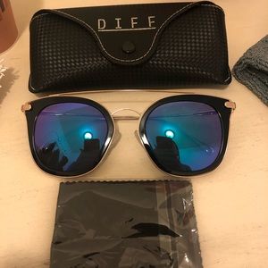 Diff Eyewear Women’s sunglasses blue tint